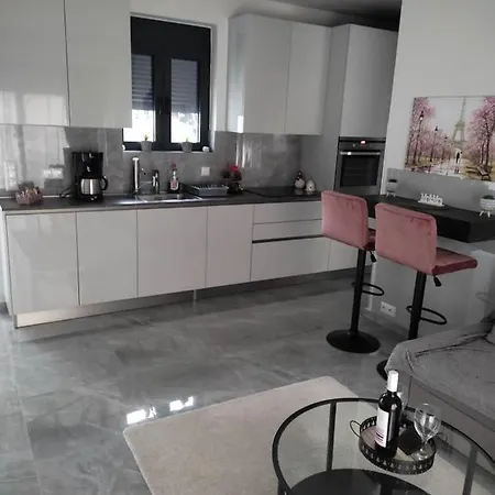Olina's Luxury