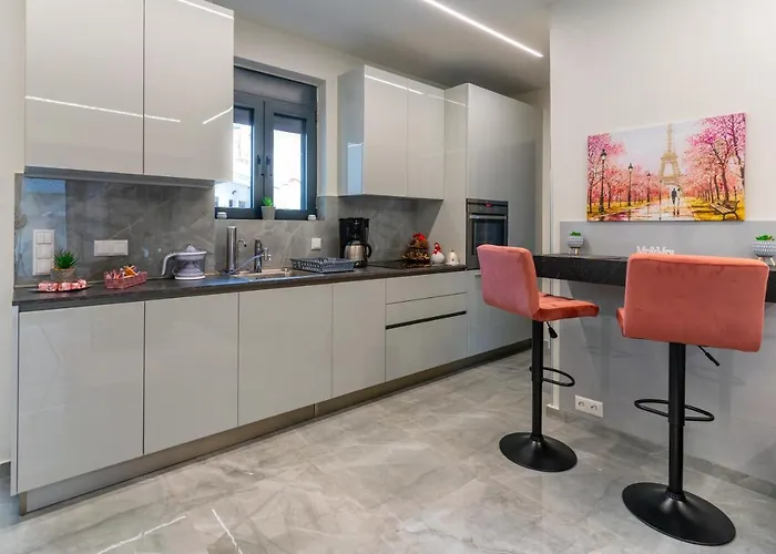 Olina's Luxury Apartment